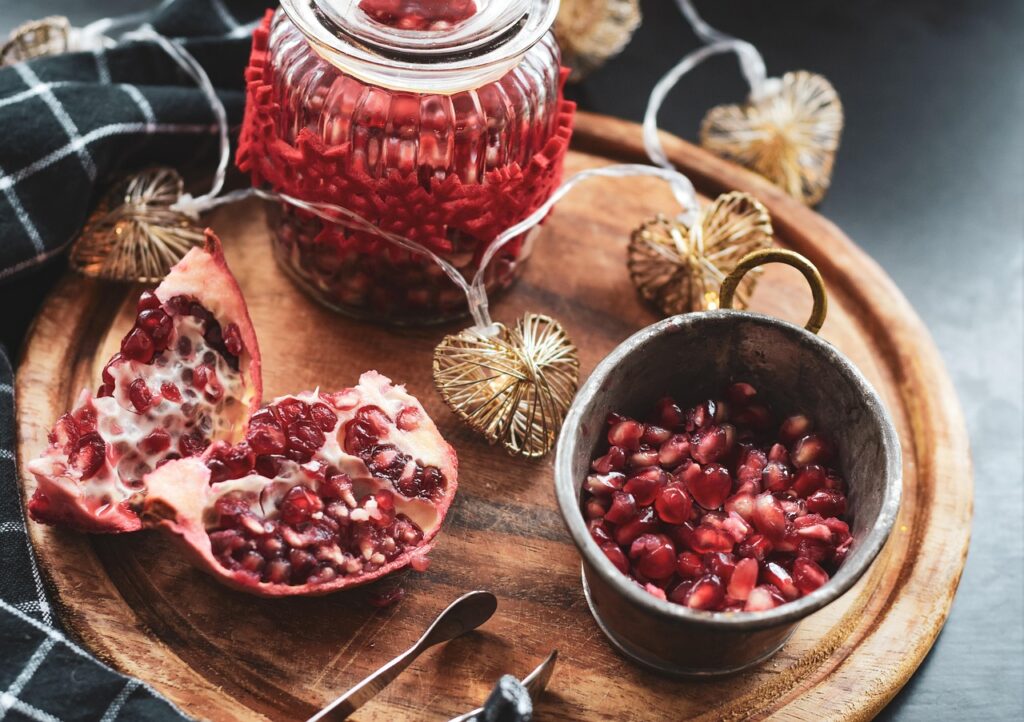 The Health Benefits of Eating Pomegranate in the Morning